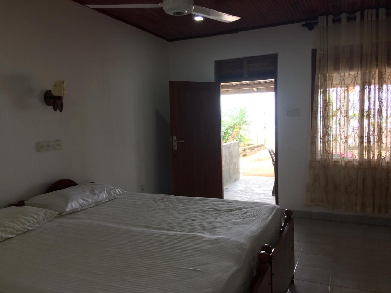 Blue Corals Beach Bungalow Matara Exterior photo